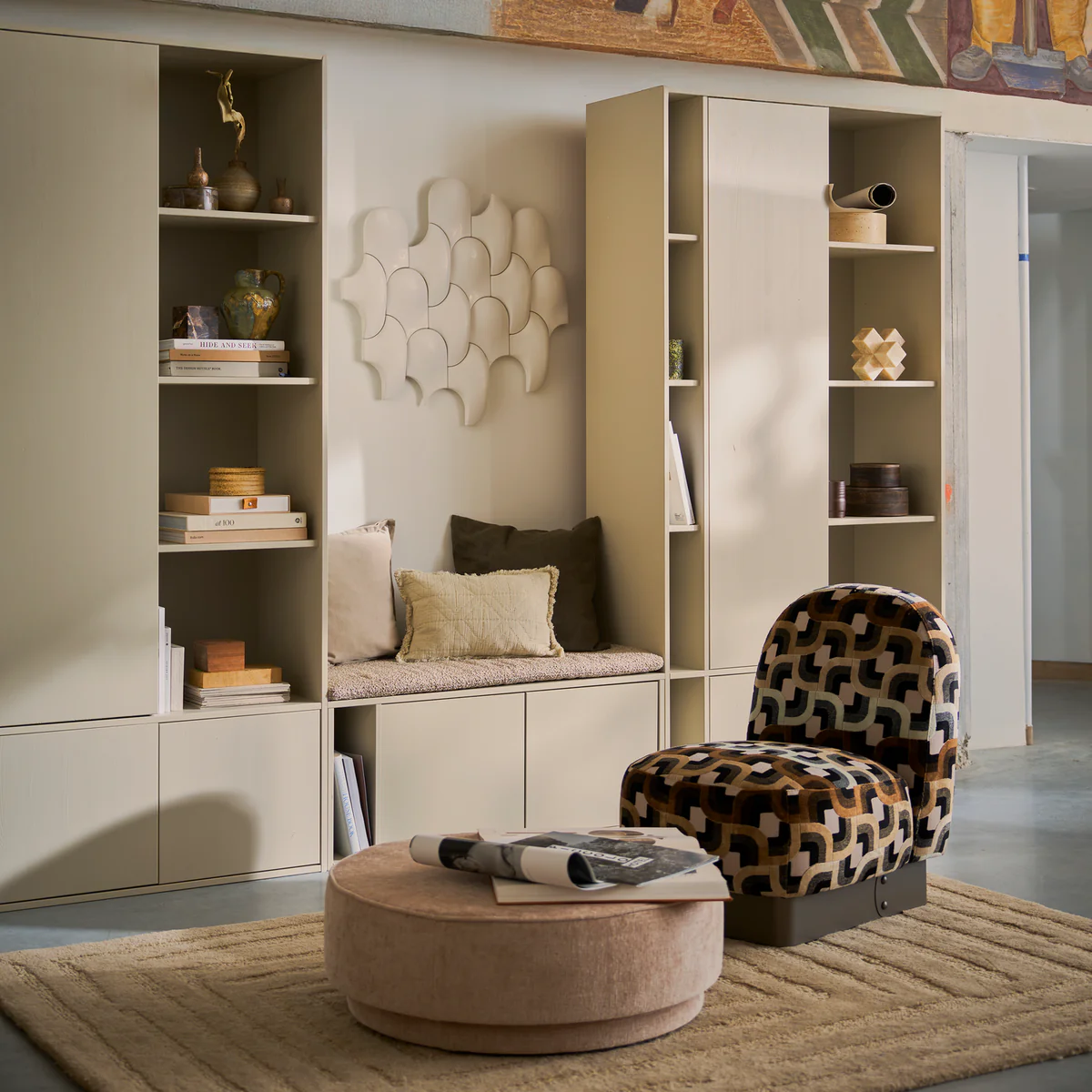 Vtwonen SETTLE DOWN TV MEUBEL/BANKJE 108CM DUST MET ZITKUSSEN [fsc]