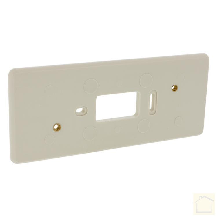 Montageplaat met felsmoer, M4, 3-voudig creme