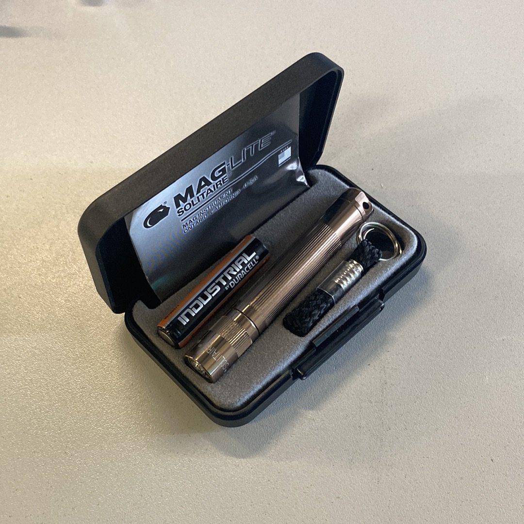Maglite Solitaire in doosje titaniu